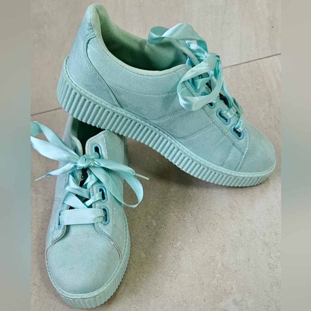 🌟 Platform Suede Sneakers with Satin Ribbon Laces🌟